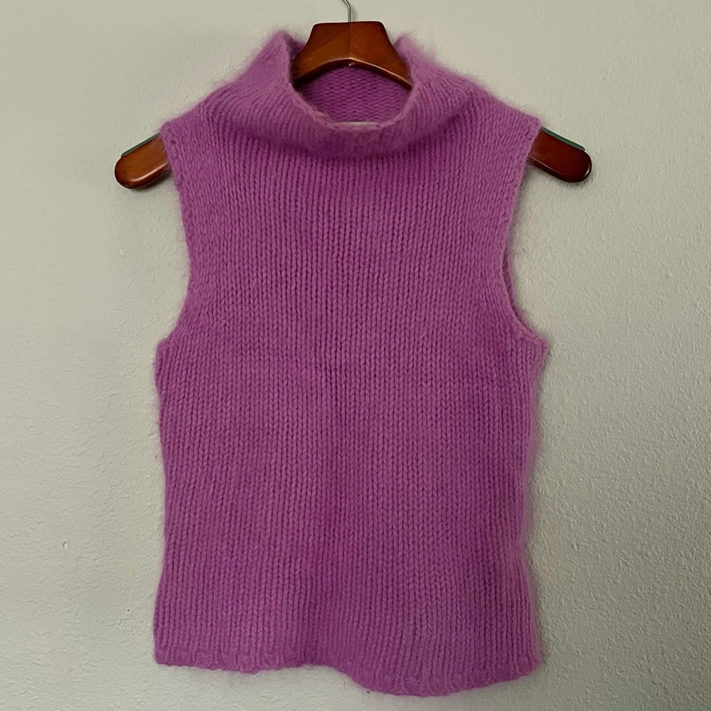 Tempesta berry sleeveless sweater